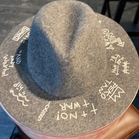 Gray wool blend fedora like new fits one size. Fashion statement pre owned - Picture 2 of 12